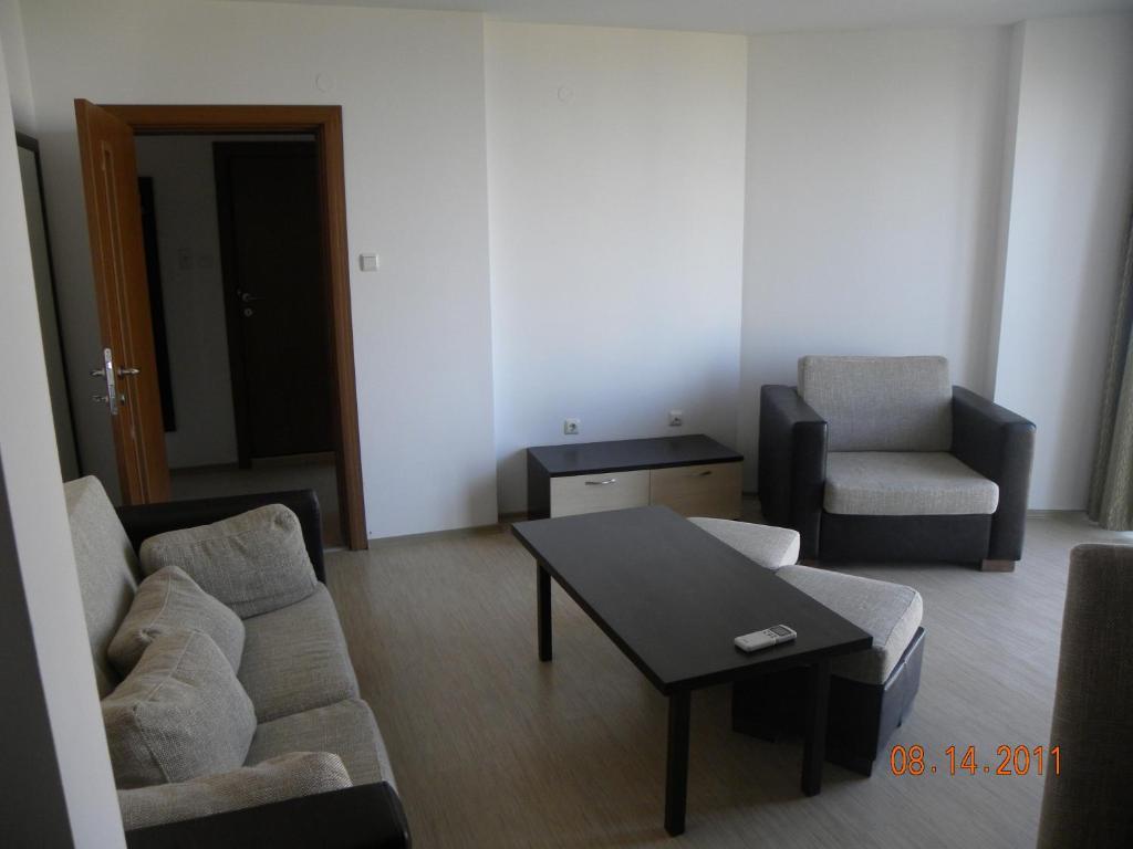 Apartcomplex New Tawn オブゾー 部屋 写真