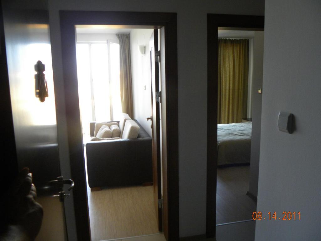 Apartcomplex New Tawn オブゾー 部屋 写真
